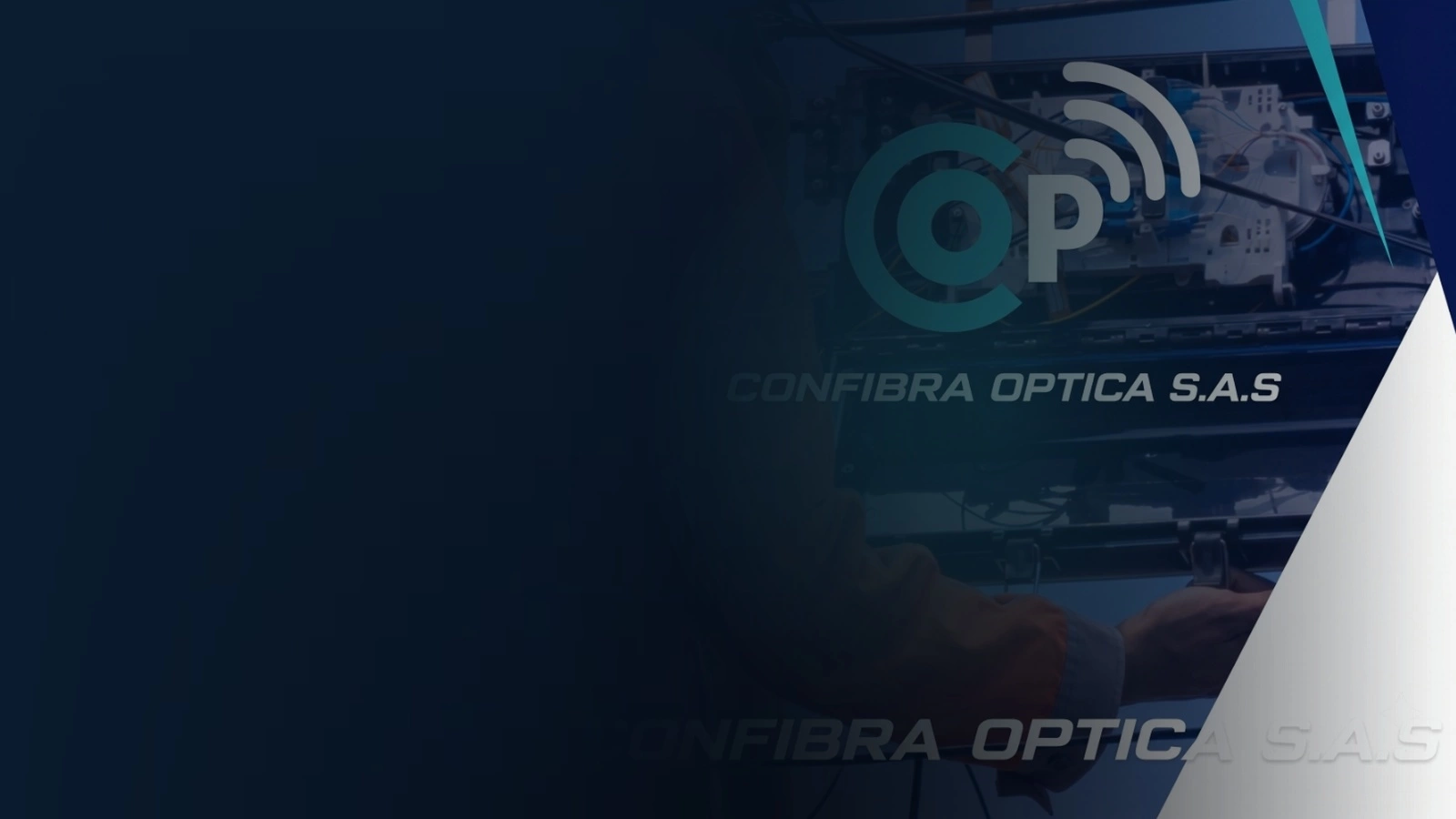 Innovación en Herrajes Confibra Óptica